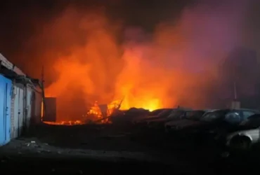 Окупанти вдарили по торговельному об’єкту в Запоріжжі: виникла пожежа