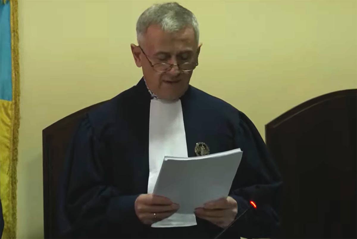 Суддя Шевченківського районного суду Львова Петро Невойт зачитує вирок В'ячеславу Зінченку
