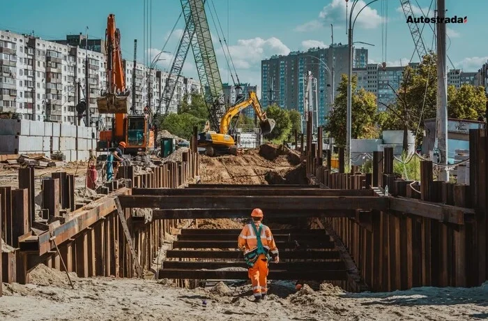 Будівництво метро на Виноградар: Аutostrada пояснила, чому засипає котлован
