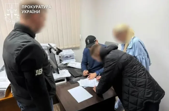 На Прикарпатті митник збив пішохода та втік: посадовця звільняють