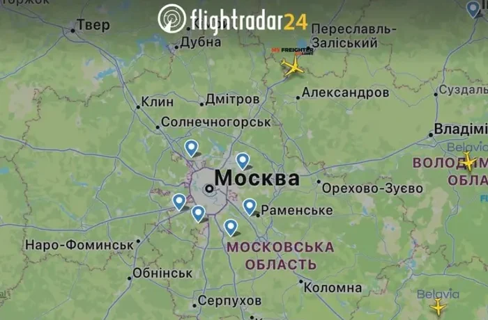 Усі аеропорти Москви зупинили прийом рейсів через атаку дронів