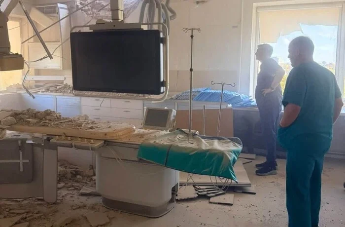 Росіяни вдруге вдарили по Інституту Стражеска у Києві: зруйнована операційна, є поранений