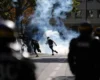 У Франції 15-річному школяреві відірвало кисть руки під час протестів