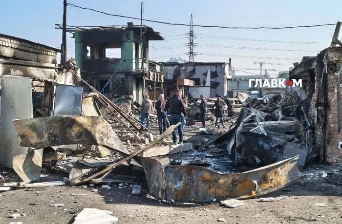Вирва та двоє загиблих. Який вигляд має гаражний кооператив у Києві після атаки (фото)