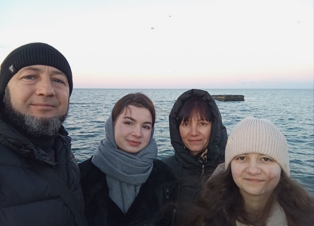 Андрій Будіш  з дружиною і донечками