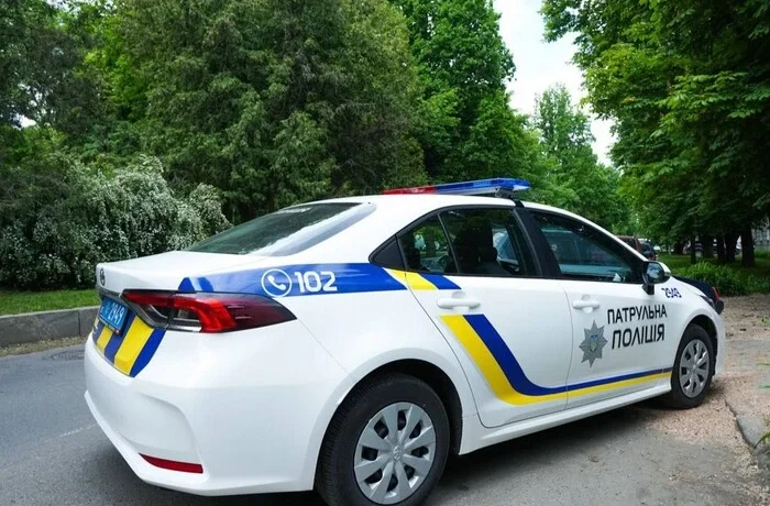 У Сумах чоловік посеред вулиці показав дітям свій статевий орган та отримав несподіване покарання