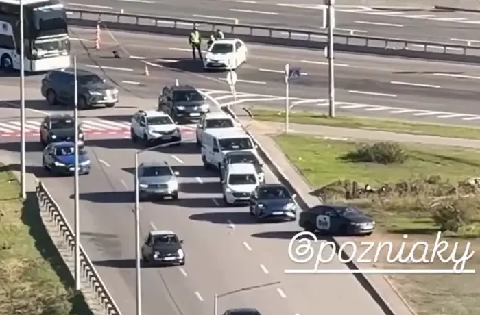 Водії знайшли спосіб потрапити на закритий Південний міст