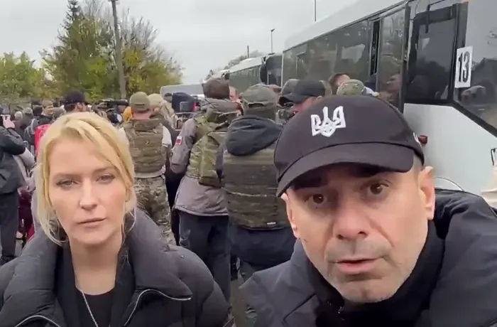 Чи можна посміхатися ворогу? Післямова до гуманітарної місії в Олешках