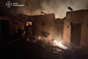 Окупанти атакували Львівщину: уламки пошкодили будинки