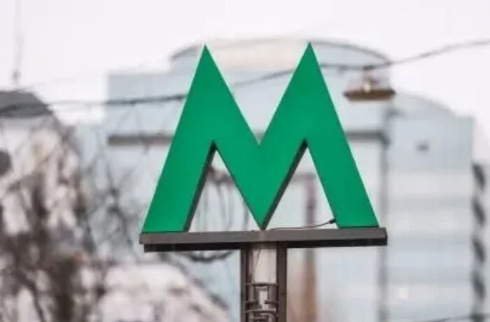 На станції метро «Кловська» пасажирка впала на колії