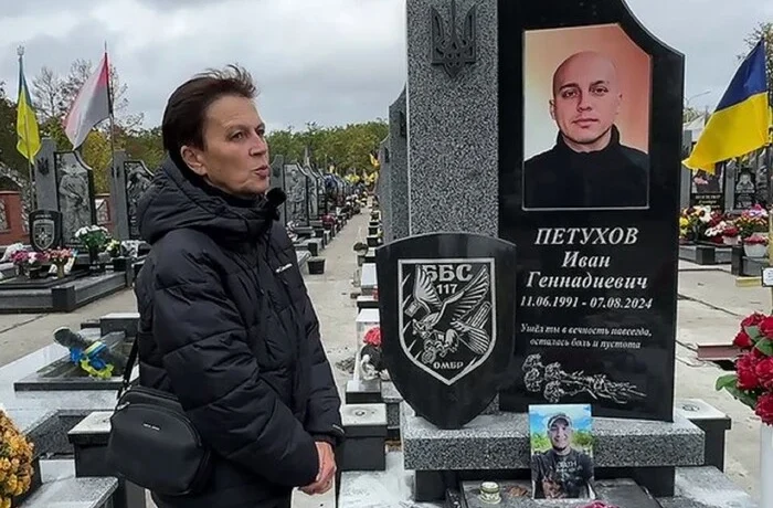 У Кропивницькому на могилі полеглого бійця з’явився пам’ятник із написами російською