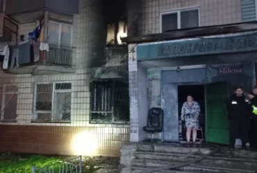 У Деснянському районі Києва палала квартира у гуртожитку (фото)
