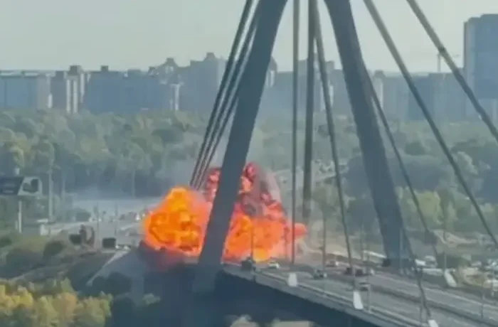 Що буде з лівим берегом Києва, якщо російські удари пошкодять мости: пояснення депутата