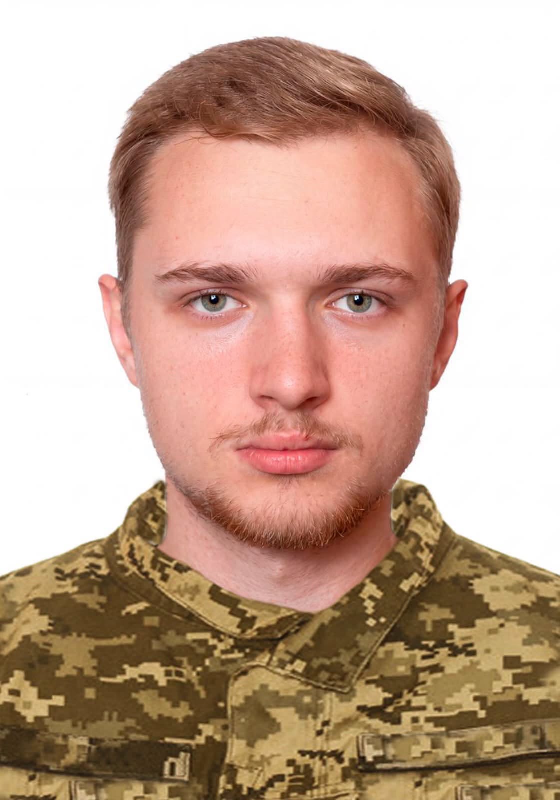 Навесні 2026 року перевівся на заочну форму навчання та добровільно підписав контракт із ЗСУ