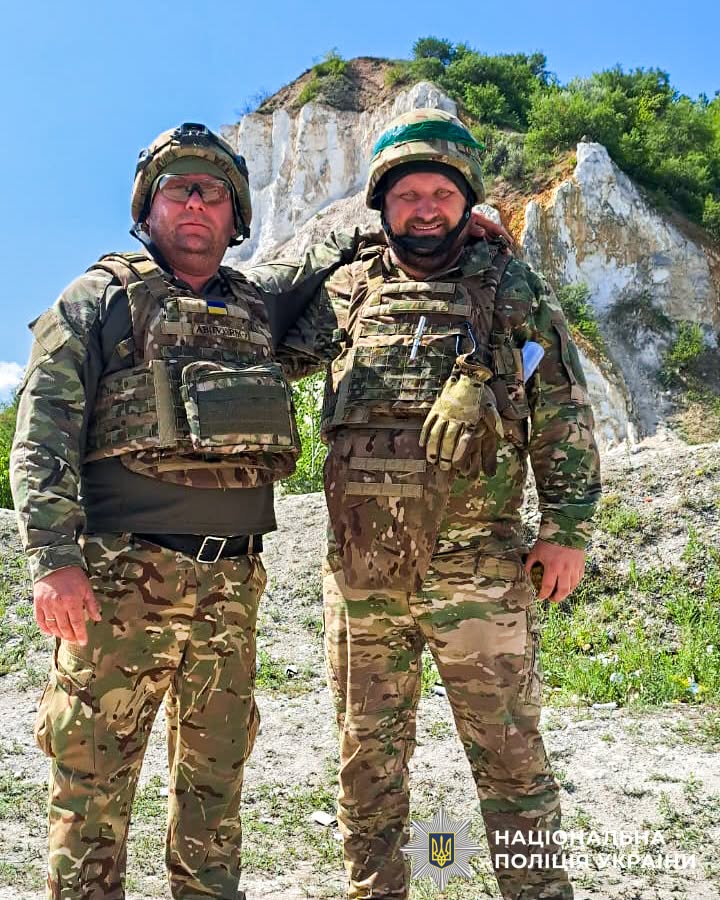 Сергій Мовчун із побратимом
