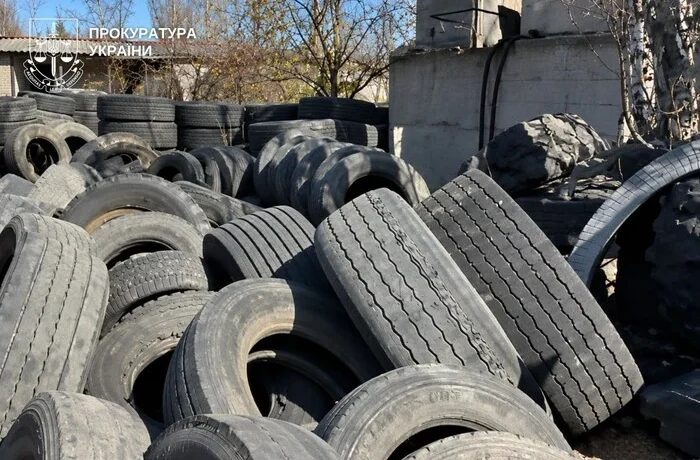 Спалювання шин у промзоні: столичне підприємство завдало збитків довкіллю на 3,9 млн грн