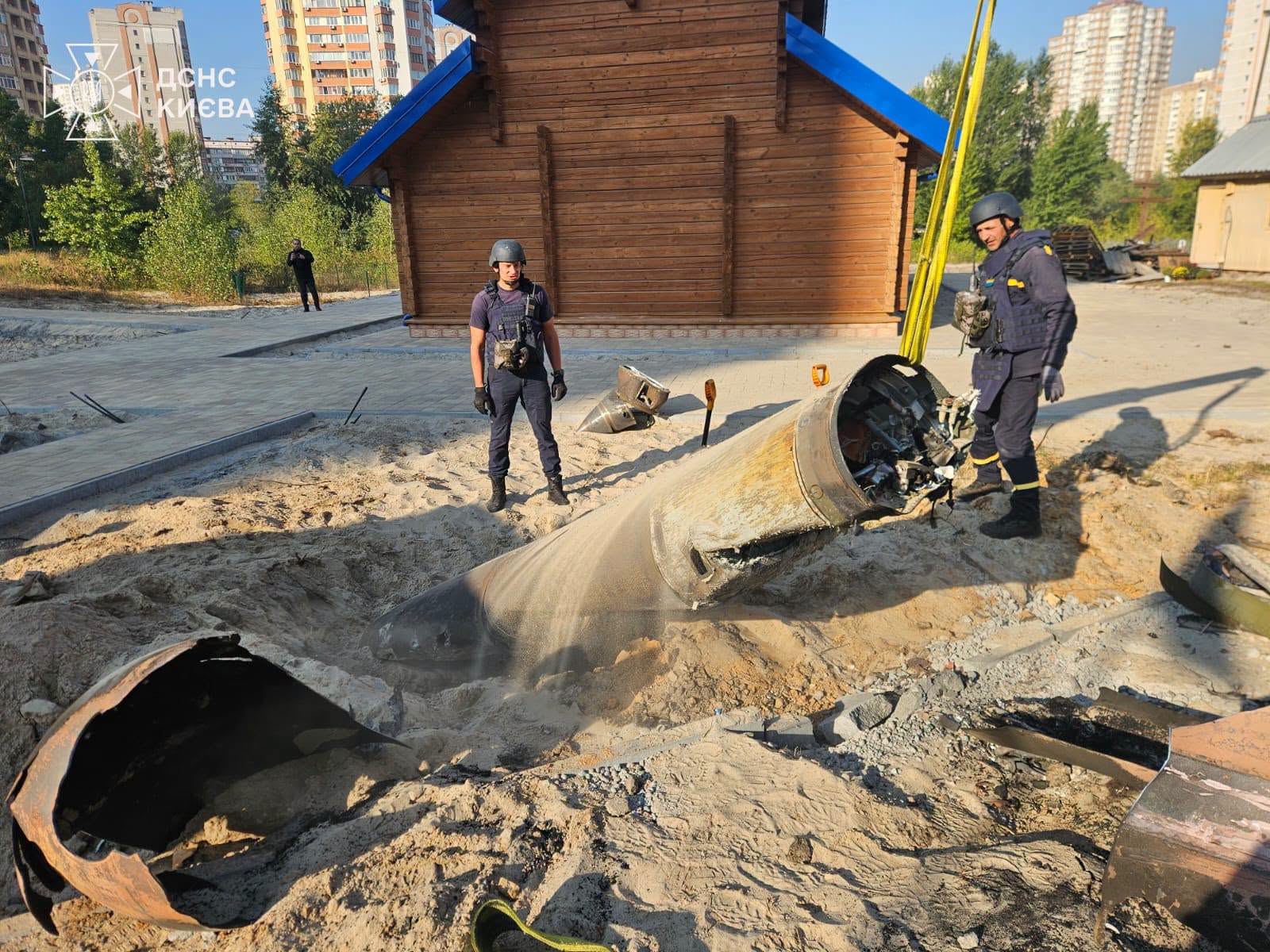 У Дарницькому районі сапери знешкодили нездетоновану балістичну ракету (фото) фото 1