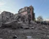 Ракета влучила у п’ятиповерхівку в Прилуках, людей дістають з-під завалів