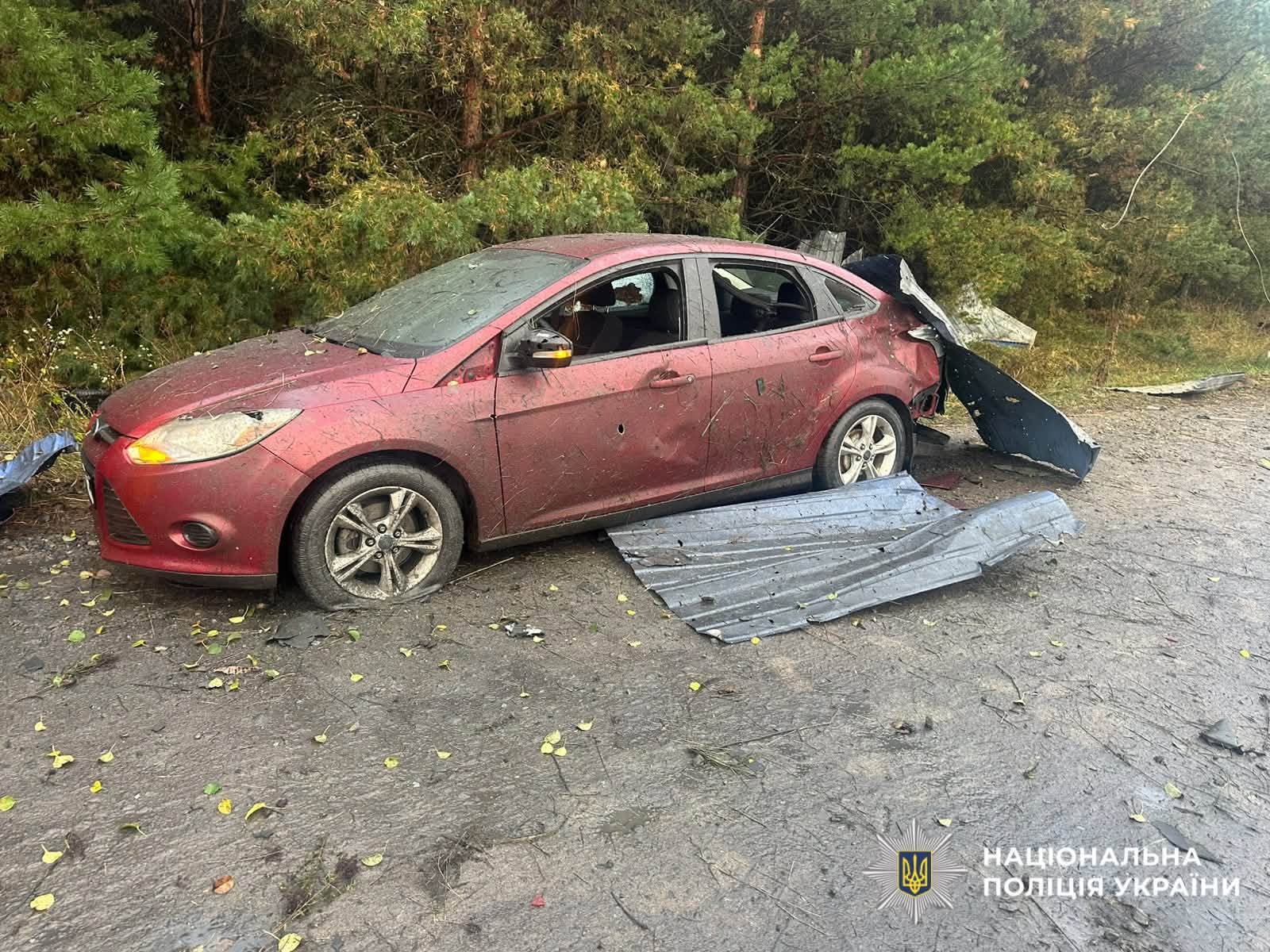 Пошкоджена під час атаки автівка