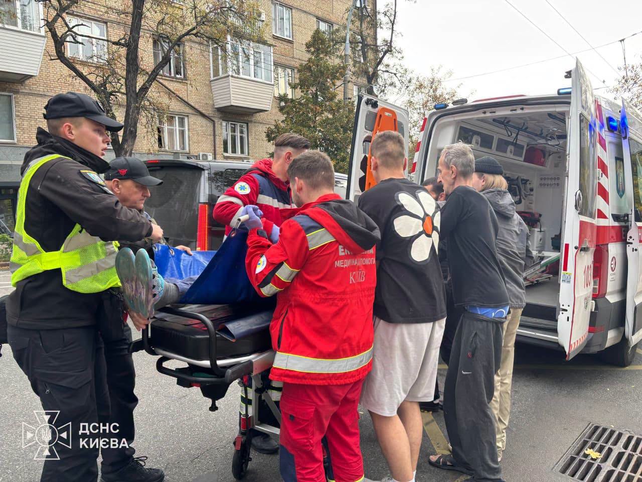 Медики госпіталізували двох поранених внаслідок дронової атаки