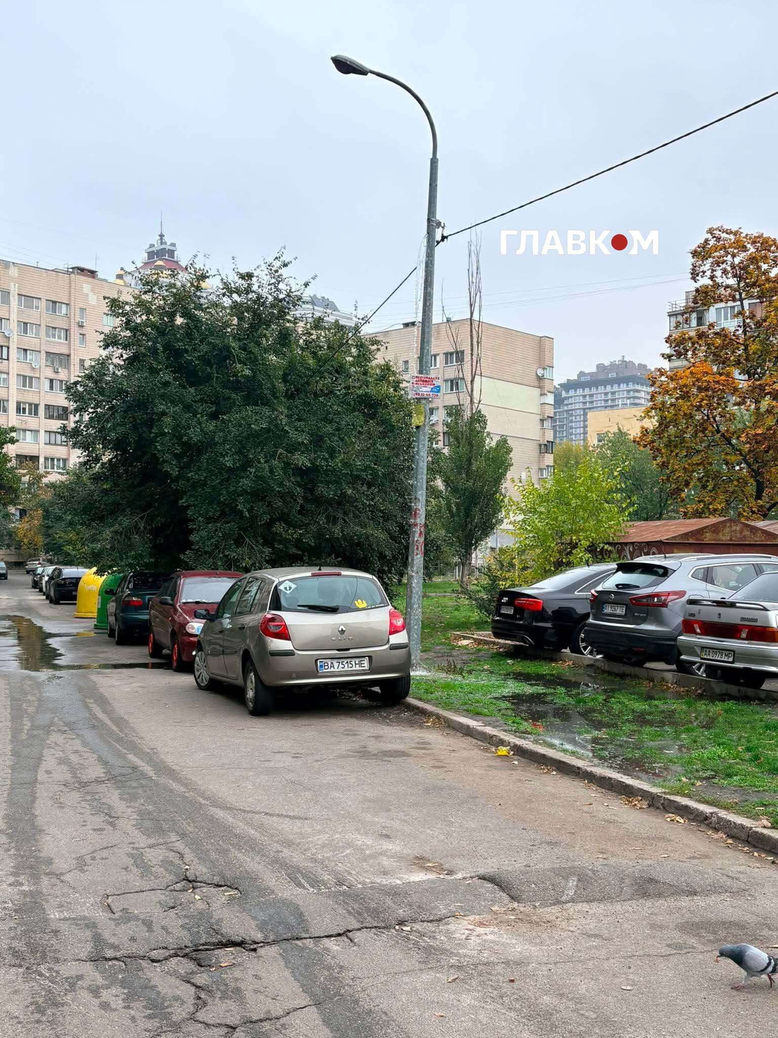 Вода знайшла вихід на висоті близько п'яти метрів – трохи вище рівня кріплення дротів