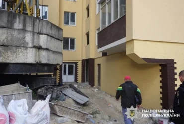 У Житомирі 18-річний хлопець переплутав двері з шахтою ліфта та зірвався вниз