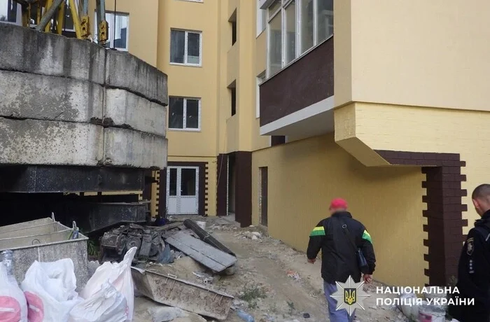 У Житомирі 18-річний хлопець переплутав двері з шахтою ліфта та зірвався вниз