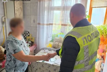 У Києві 70-річна жінка забула в автобусі сумку з мільйоном гривень і коштовностями