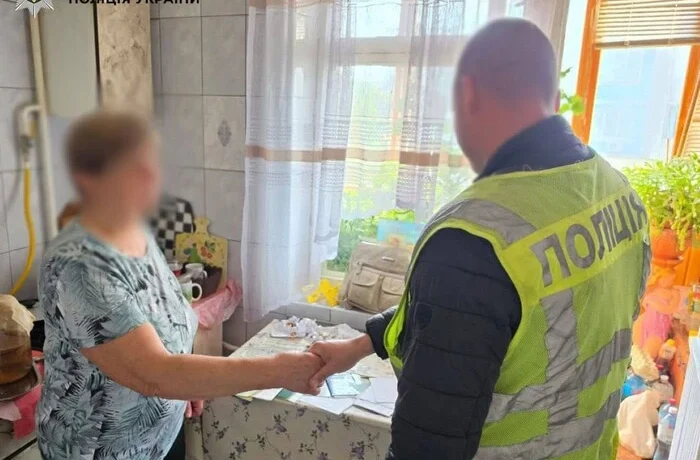 У Києві 70-річна жінка забула в автобусі сумку з мільйоном гривень і коштовностями