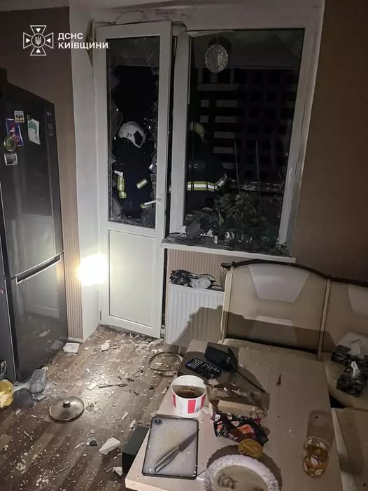 Внаслідок вибуху газового балона пошкоджено облицювання стін, віконні рами та скління балкона, міжкімнатні двері, а також вікна житлової кімнати