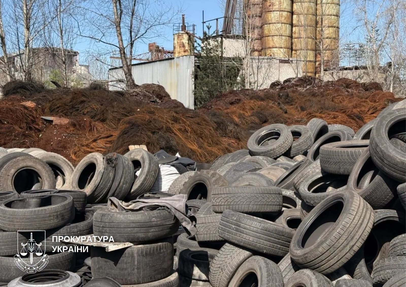 Шини спалювали у промислових печах, розташованих на території однієї з промислових зон столиці