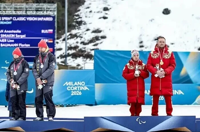 Паралімпійський комітет покарав атлетів, які не зняли шапки, коли лунав гімн РФ