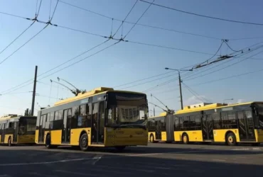 У Києві тимчасово зупинився рух електротранспорту на низці маршрутів