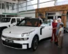 Росіяни масово переходять на китайські електромобілі через українські атаки, які до дефіциту палива