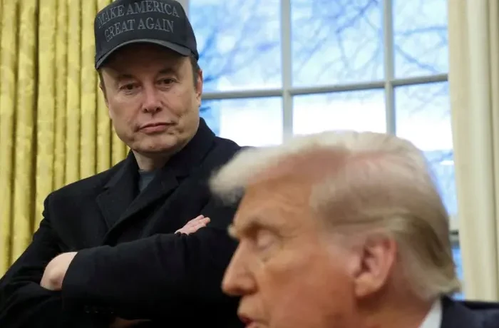 Трамп зробив заяву про Маска та обмеження Starlink для України