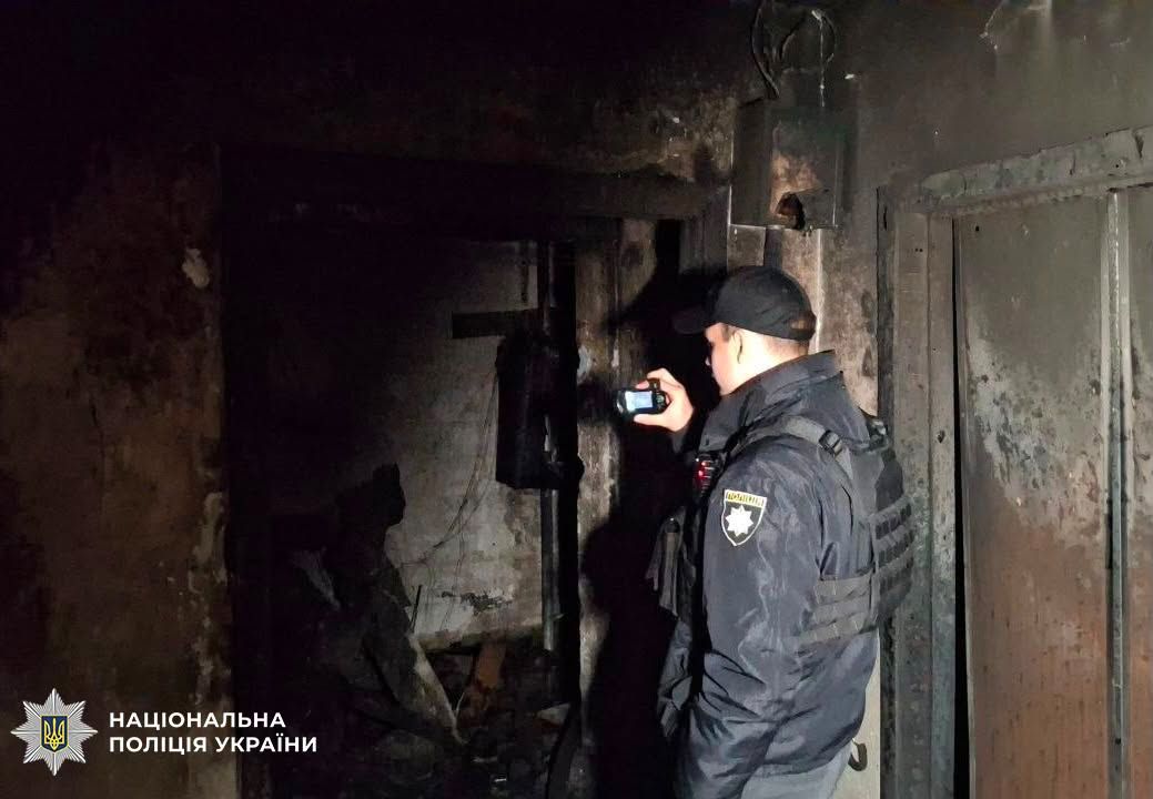 Внаслідок влучання у житловий будинок у Деснянському районі сталася пожежа