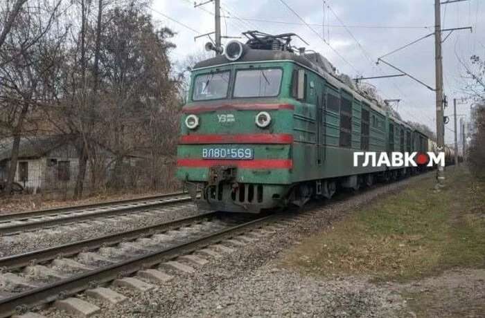 На Київщині підлітка вдарило струмом на даху електрички: дитина у лікарні