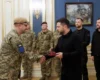Зеленський відзначив воїнів, які з перших днів вторгнення захищали українські міста