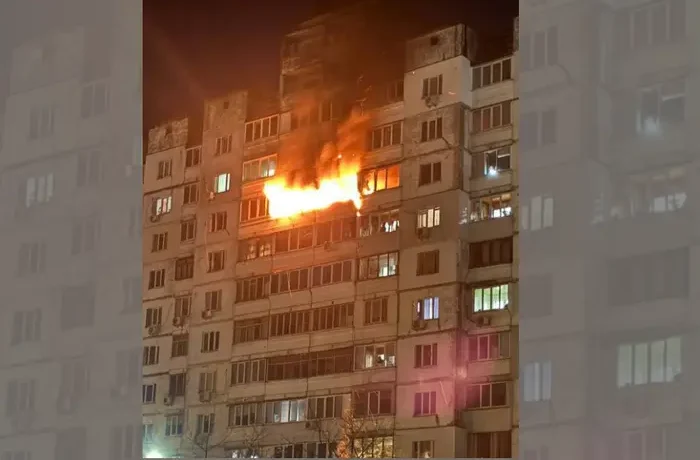 У Києві під час атаки РФ загорівся 12-поверховий будинок