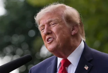 Не лише Україна. Трамп знайшов «винних» у подорожчанні бензину в США