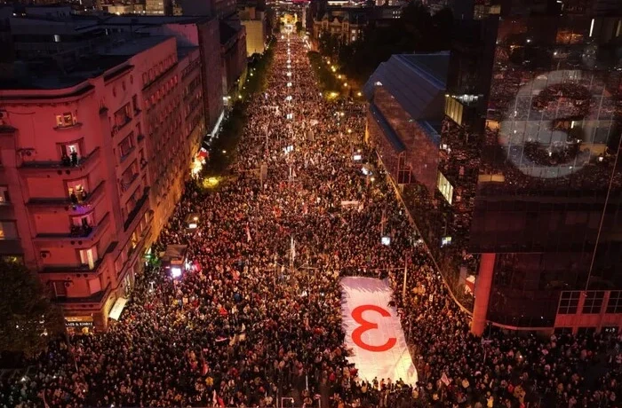 У Белграді 150 тис. людей вийшли на мітинг напередодні виборів