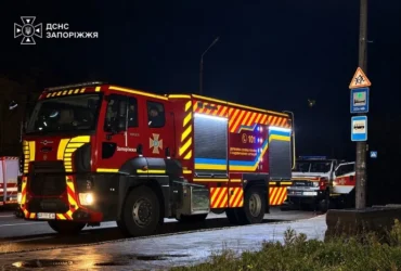 Росіяни атакували об’єкт інфраструктури в Запоріжжі: виникла пожежа