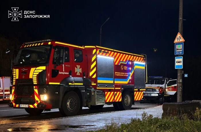 Росіяни атакували об’єкт інфраструктури в Запоріжжі: виникла пожежа