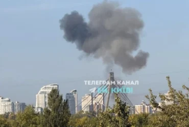 Росія влучила в дорогу на Північному мосту в Києві