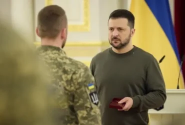 Зеленський вручив сертифікати на квартири Героям України та їхнім родинам