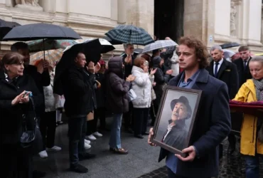 Сотні людей провели в останню путь народного артиста України Федора Стригуна (фото)
