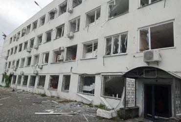 У Києві під час ракетної атаки пошкоджено один з офісів ДТЕК (фото)