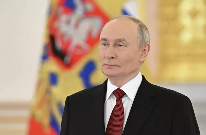 Російські чиновники отримали інструкцію, як вітати Путіна з днем народження
