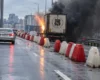 Рух «зеленої» гілки метро та автобусів змінено через пожежу на мосту