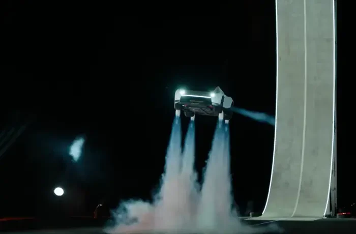 Маск представив спорткар Tesla, який здатен літати та перевертатися в повітрі (відео)